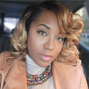 Meet your Posher, Sharontina